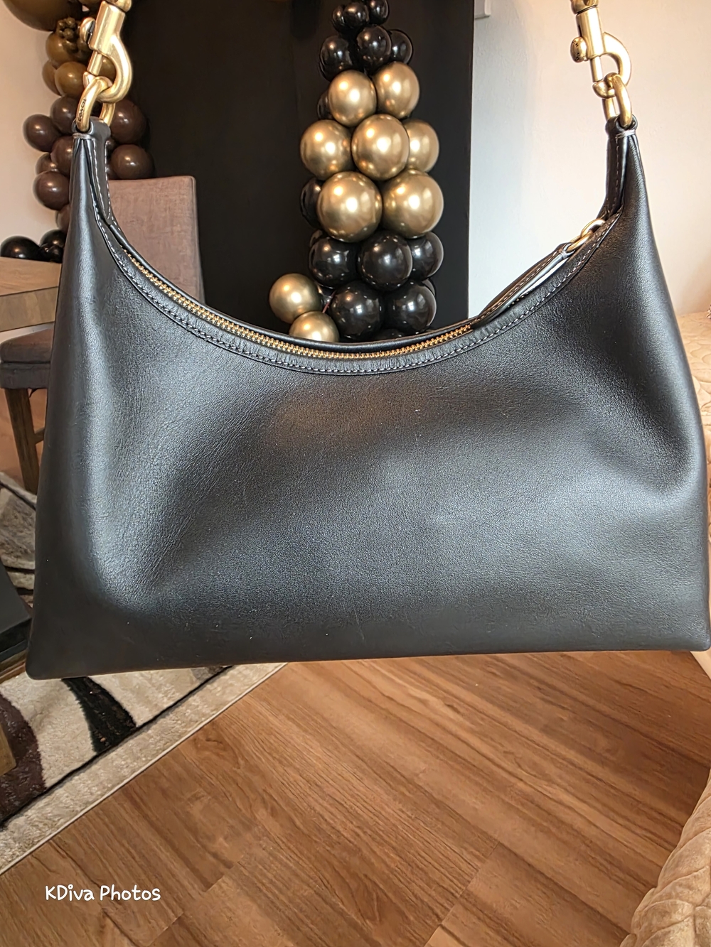 Coach Black Leather Shoulder Bag with Signature 'C' Hardware - Picture 4 of 5